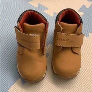 Like new never worn Eddie Bauer boots size 6